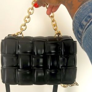 Beautiful woven faux leather bag 🖤